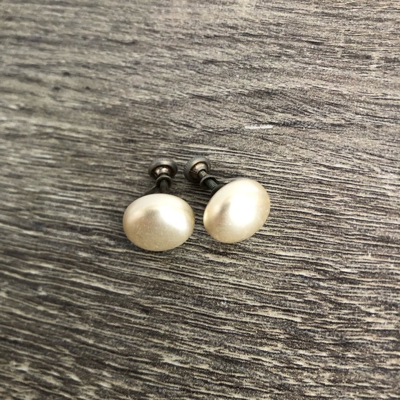 Vtg Faux Pearl Screw Back Earrings - Picture 8 of 9